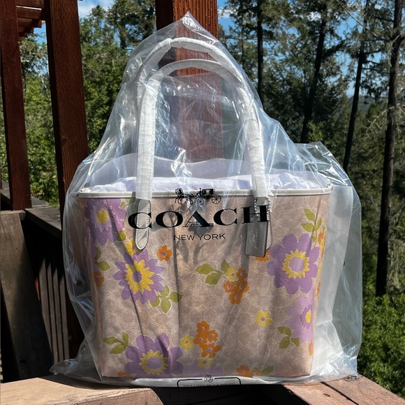 NWT COACH City Tote CBG71 AUTHENTIC - Picture 1 of 7